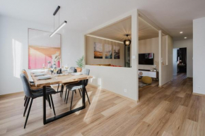 Two-Bedroom Apartment with Workspace and 200Mbps WiFi